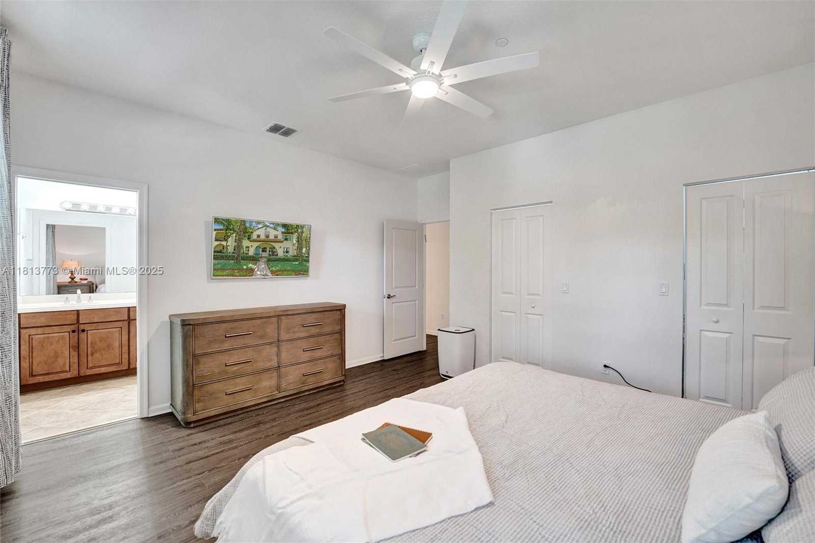 Small Image of 4284 Cascada Cir, Hollywood, FL 33024, USA Number 30