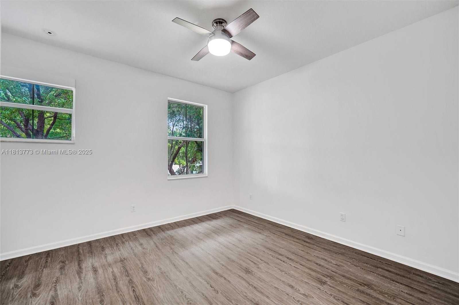 Small Image of 4284 Cascada Cir, Hollywood, FL 33024, USA Number 32
