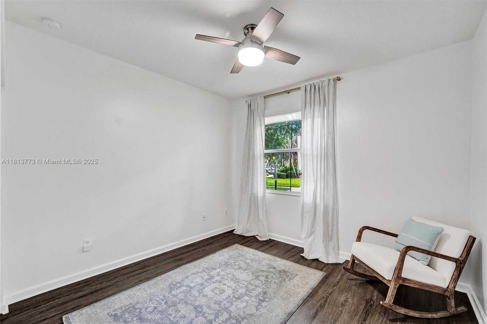 Small Image of 4284 Cascada Cir, Hollywood, FL 33024, USA Number 34