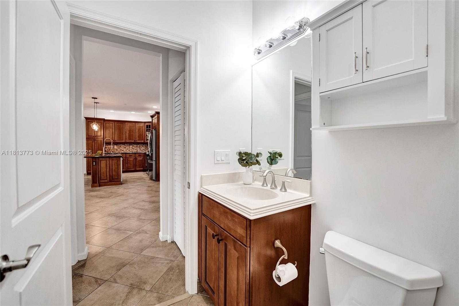Small Image of 4284 Cascada Cir, Hollywood, FL 33024, USA Number 36