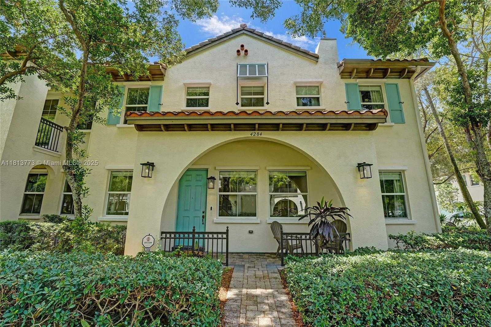 Small Image of 4284 Cascada Cir, Hollywood, FL 33024, USA Number 38