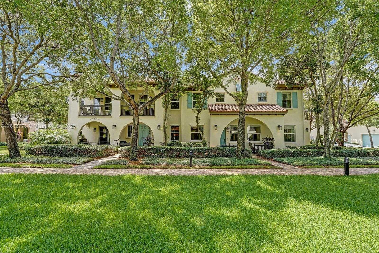 Small Image of 4284 Cascada Cir, Hollywood, FL 33024, USA Number 39