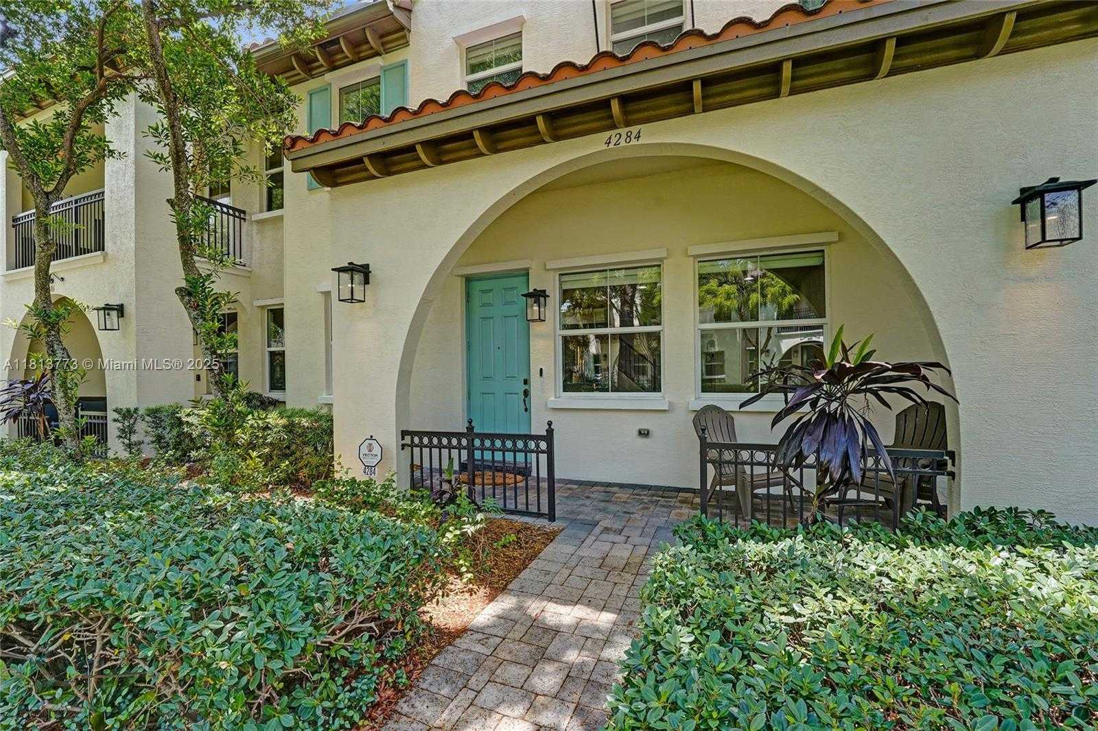 Small Image of 4284 Cascada Cir, Hollywood, FL 33024, USA Number 40