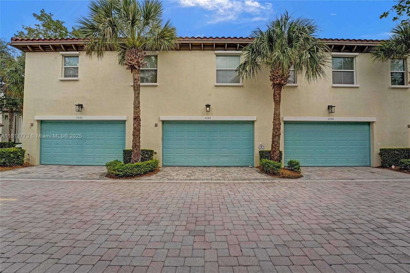 Small Image of 4284 Cascada Cir, Hollywood, FL 33024, USA Number 41