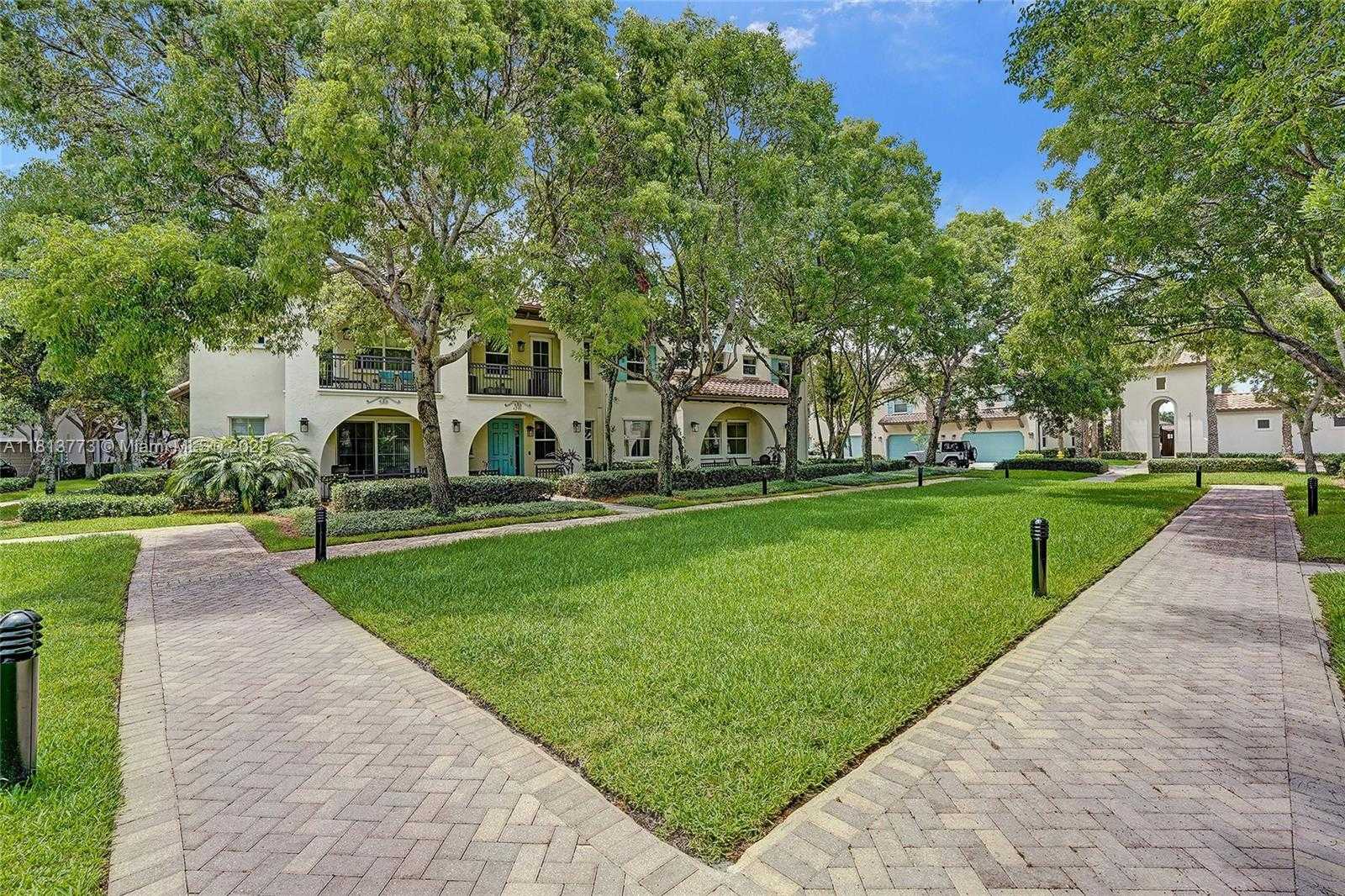 Small Image of 4284 Cascada Cir, Hollywood, FL 33024, USA Number 44