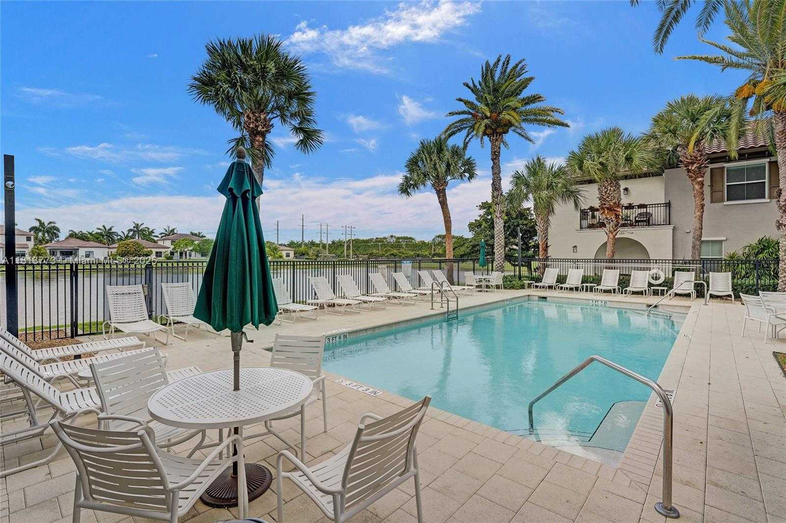 Small Image of 4284 Cascada Cir, Hollywood, FL 33024, USA Number 45