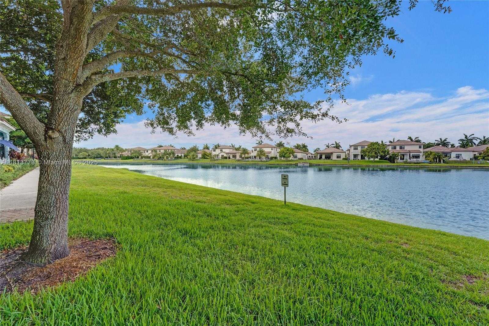 Small Image of 4284 Cascada Cir, Hollywood, FL 33024, USA Number 48