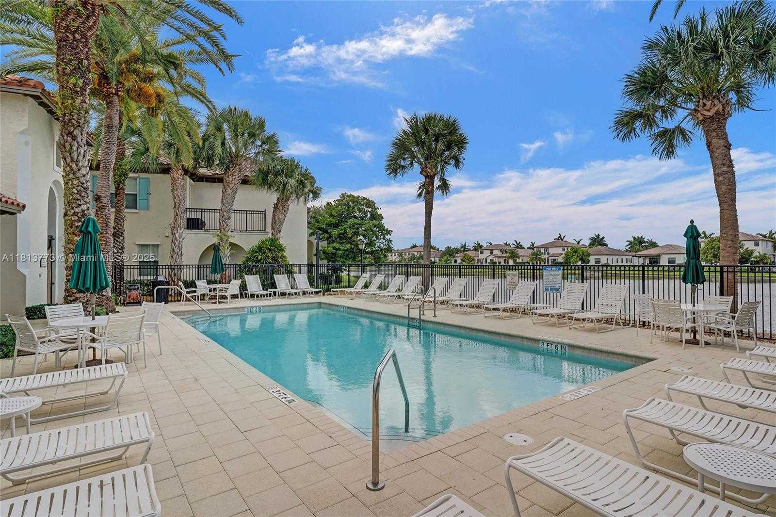 Small Image of 4284 Cascada Cir, Hollywood, FL 33024, USA Number 49
