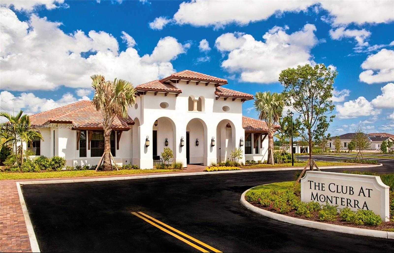 Small Image of 4284 Cascada Cir, Hollywood, FL 33024, USA Number 51