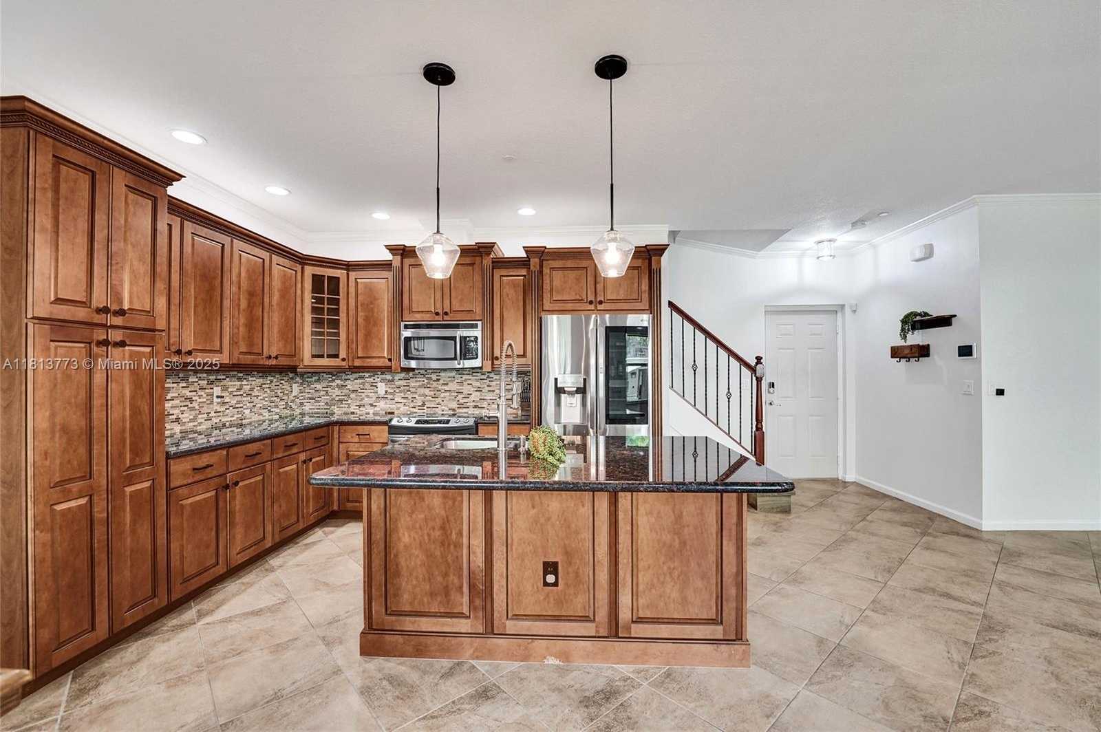 Small Image of 4284 Cascada Cir, Hollywood, FL 33024, USA Number 6