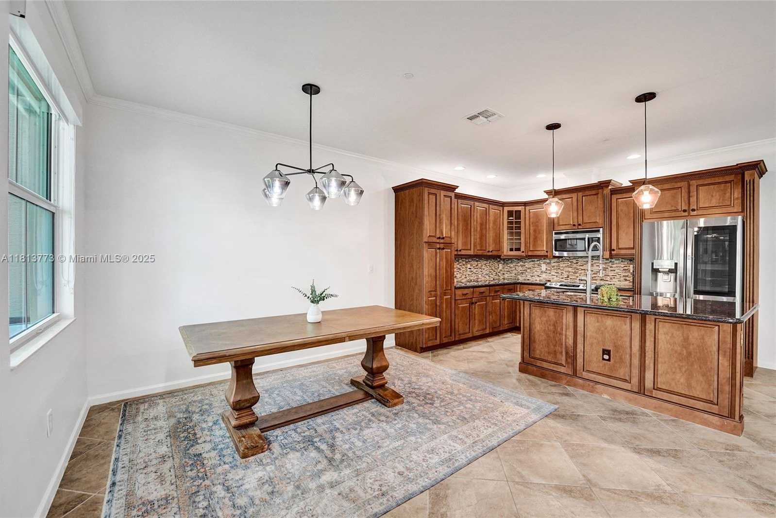 Small Image of 4284 Cascada Cir, Hollywood, FL 33024, USA Number 7