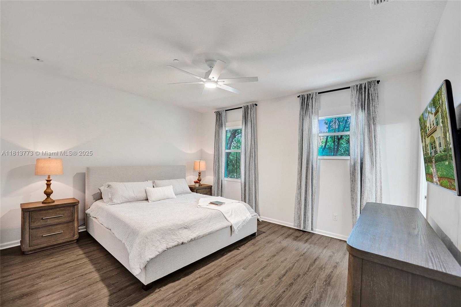 Small Image of 4284 Cascada Cir, Hollywood, FL 33024, USA Number 8