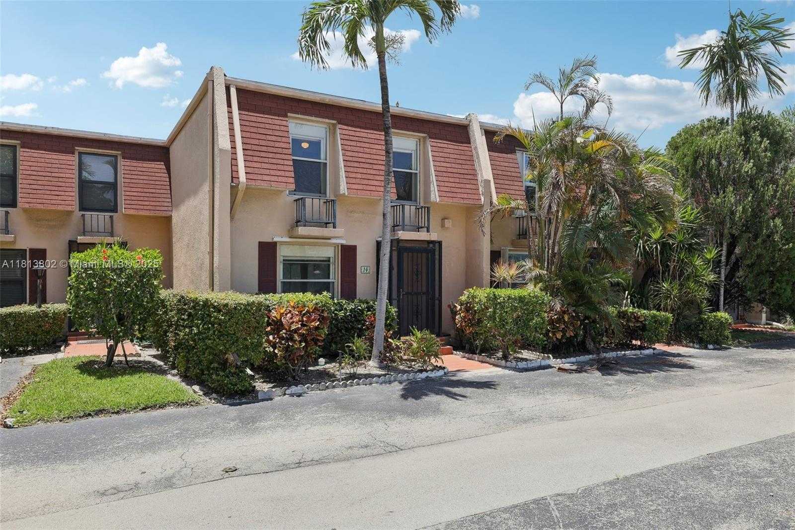 Small Image of 1951 ATLANTIC SHORES BLVD #14, Hallandale Beach Number 2
