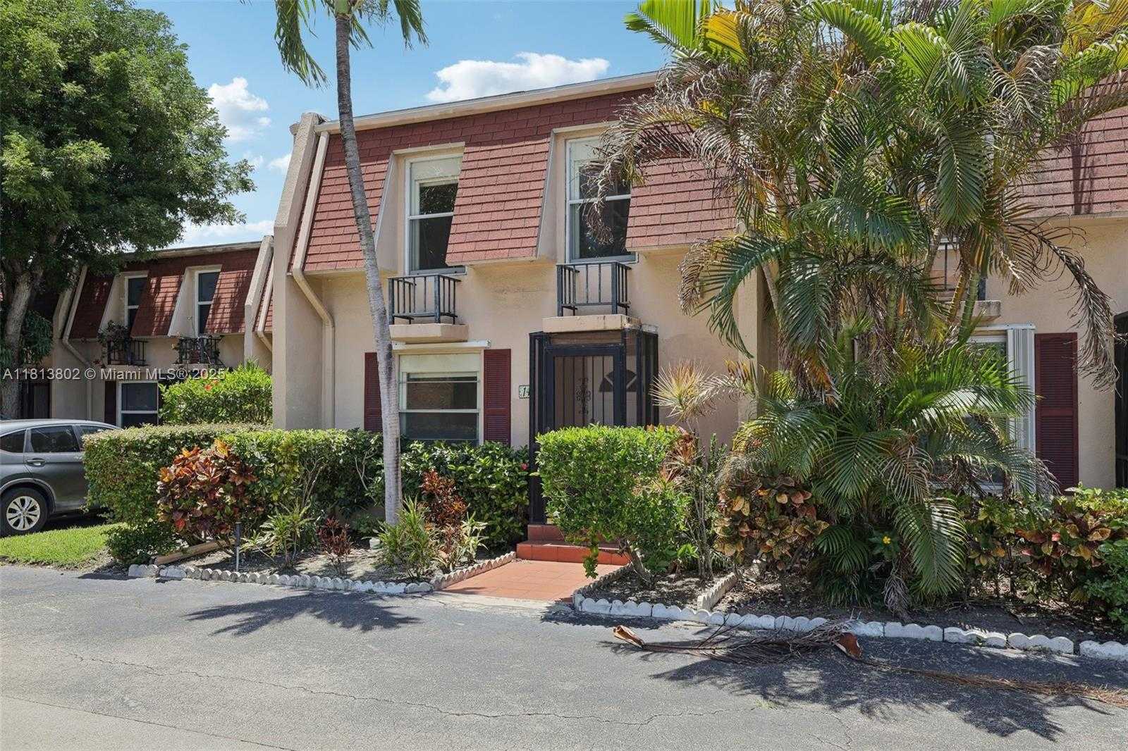 Small Image of 1951 ATLANTIC SHORES BLVD #14, Hallandale Beach Number 3