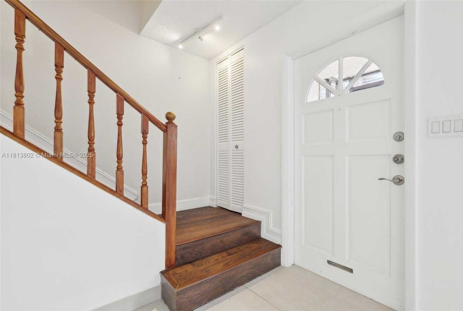 Small Image of 1951 ATLANTIC SHORES BLVD #14, Hallandale Beach Number 5