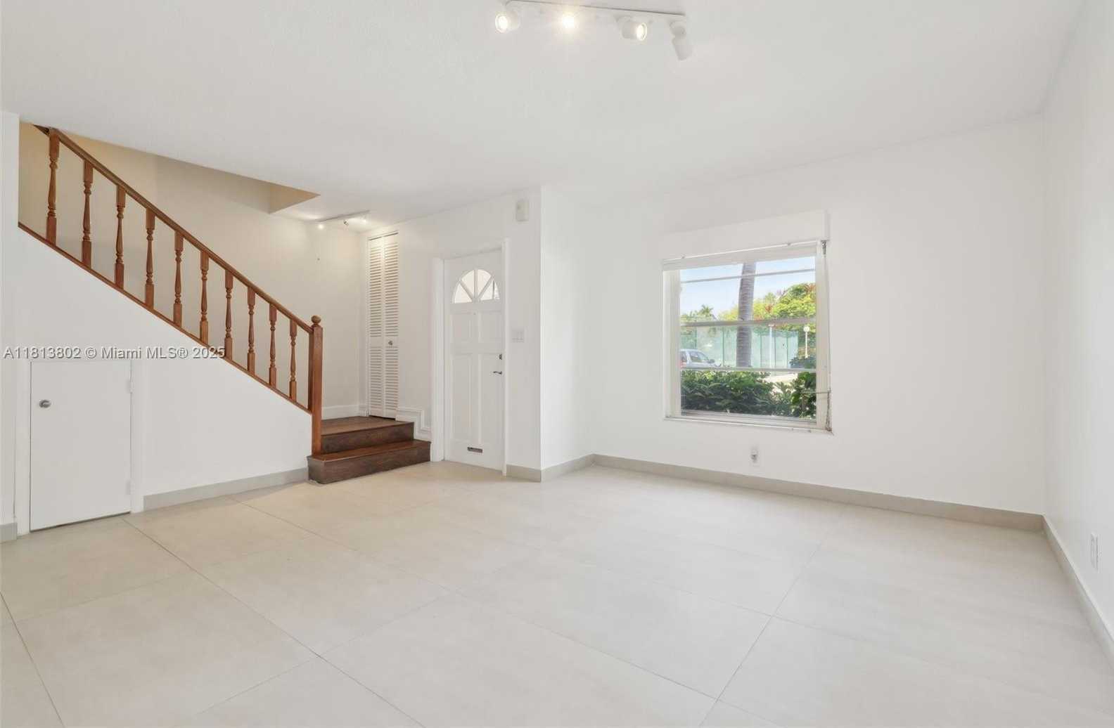 Small Image of 1951 ATLANTIC SHORES BLVD #14, Hallandale Beach Number 6