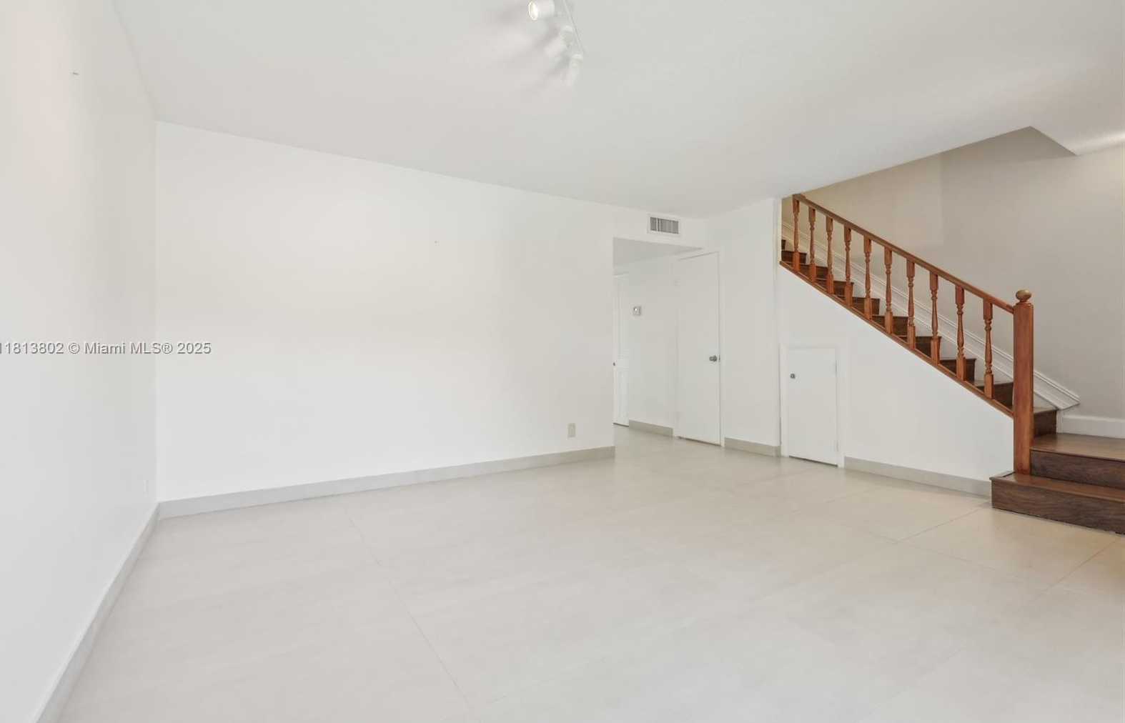 Small Image of 1951 ATLANTIC SHORES BLVD #14, Hallandale Beach Number 7