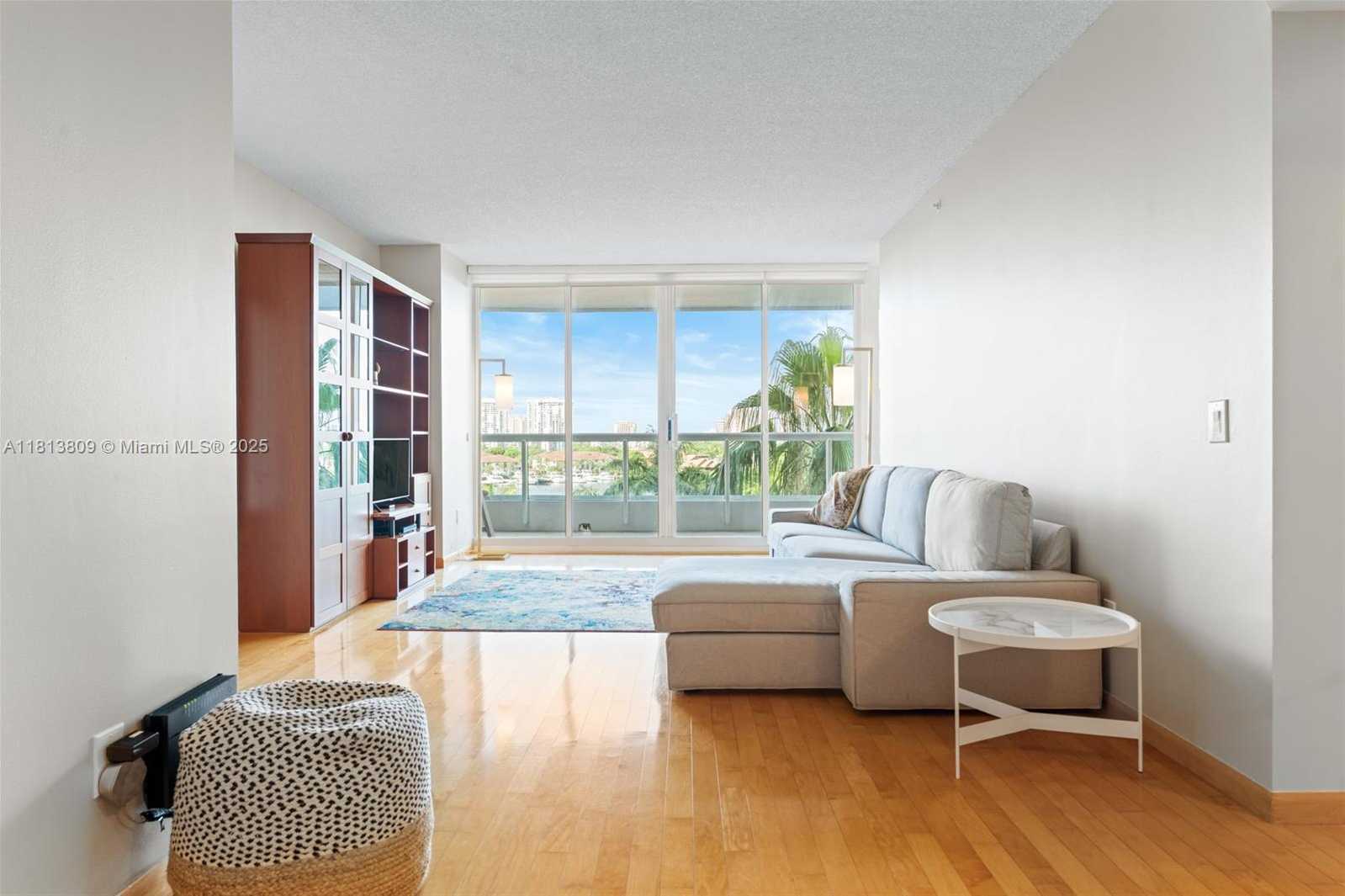 Small Image of 21205 YACHT CLUB DR #707, Aventura Number 2
