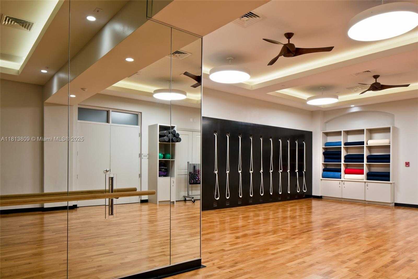 Small Image of 21205 YACHT CLUB DR #707, Aventura Number 34