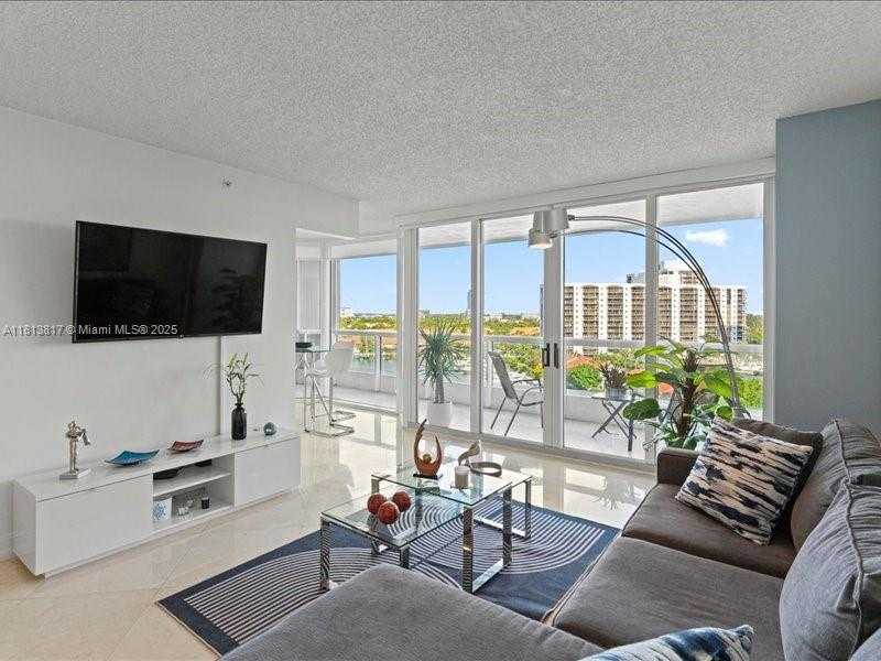 Small Image of 21055 YACHT CLUB DR #1007, Aventura Number 10
