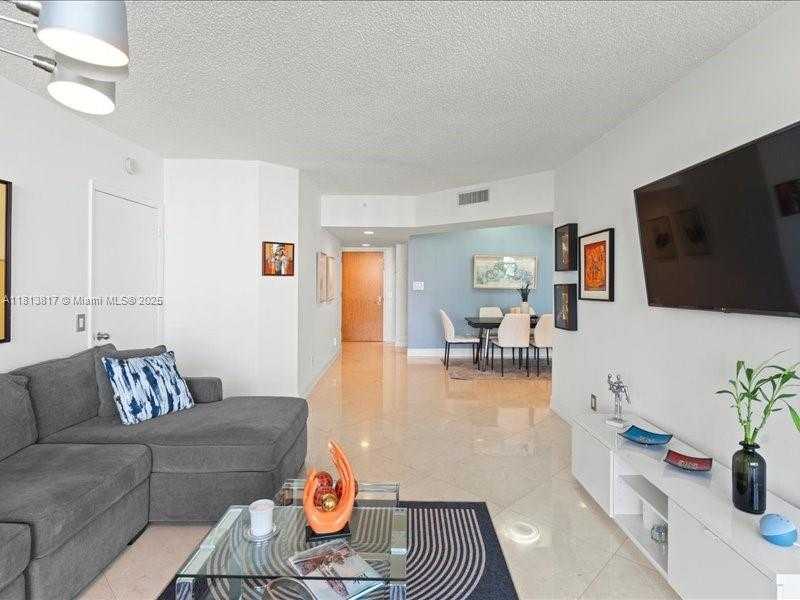 Small Image of 21055 YACHT CLUB DR #1007, Aventura Number 11