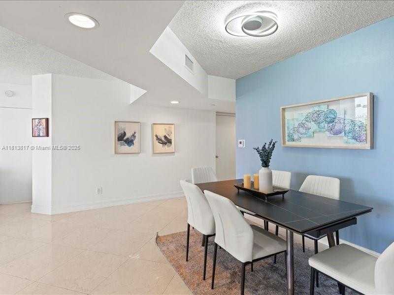 Small Image of 21055 YACHT CLUB DR #1007, Aventura Number 12