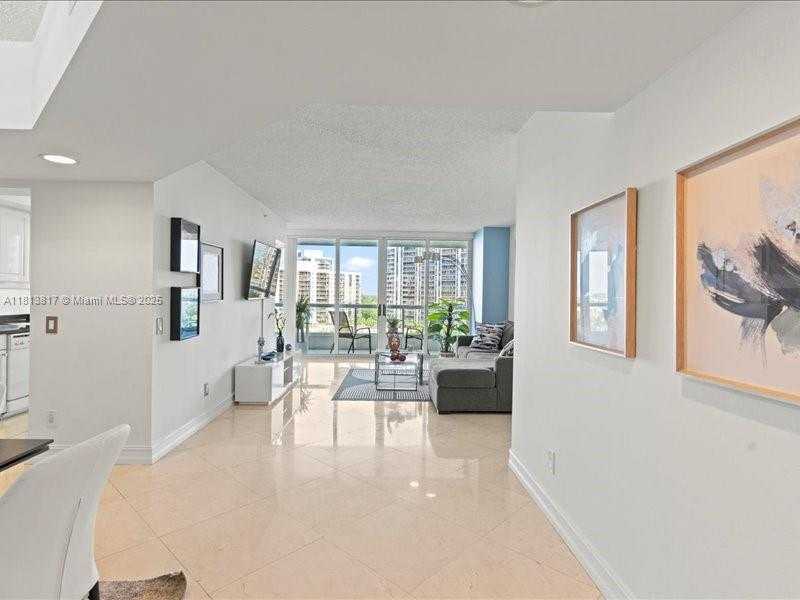 Small Image of 21055 YACHT CLUB DR #1007, Aventura Number 13