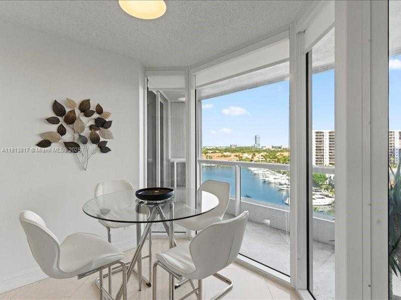 Small Image of 21055 YACHT CLUB DR #1007, Aventura Number 14
