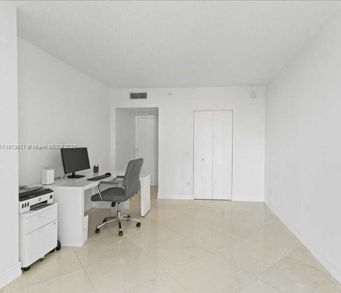 Small Image of 21055 YACHT CLUB DR #1007, Aventura Number 17