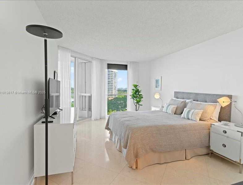 Small Image of 21055 YACHT CLUB DR #1007, Aventura Number 18