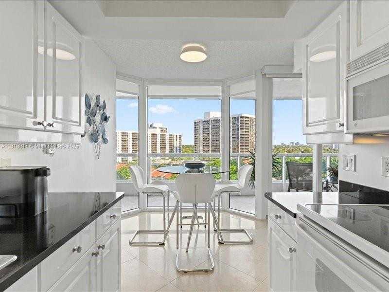 Small Image of 21055 YACHT CLUB DR #1007, Aventura Number 2