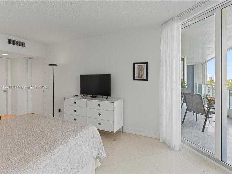 Small Image of 21055 YACHT CLUB DR #1007, Aventura Number 21