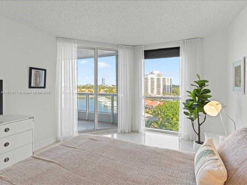 Small Image of 21055 YACHT CLUB DR #1007, Aventura Number 22