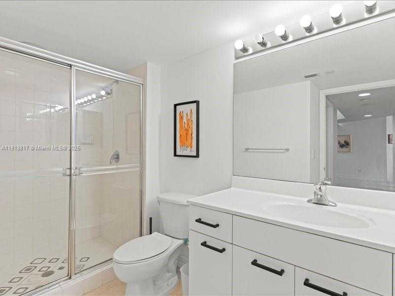 Small Image of 21055 YACHT CLUB DR #1007, Aventura Number 25
