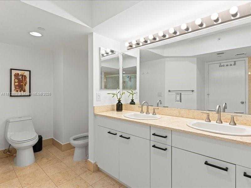 Small Image of 21055 YACHT CLUB DR #1007, Aventura Number 26