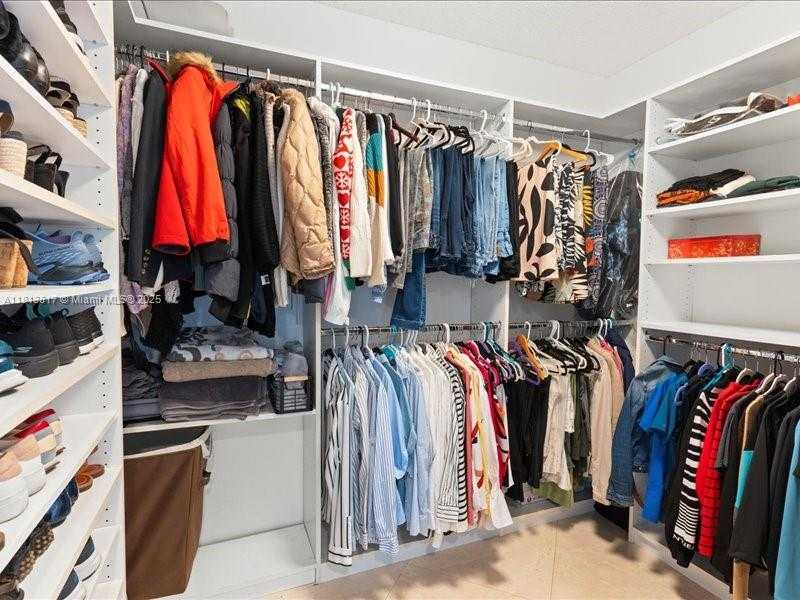 Small Image of 21055 YACHT CLUB DR #1007, Aventura Number 27