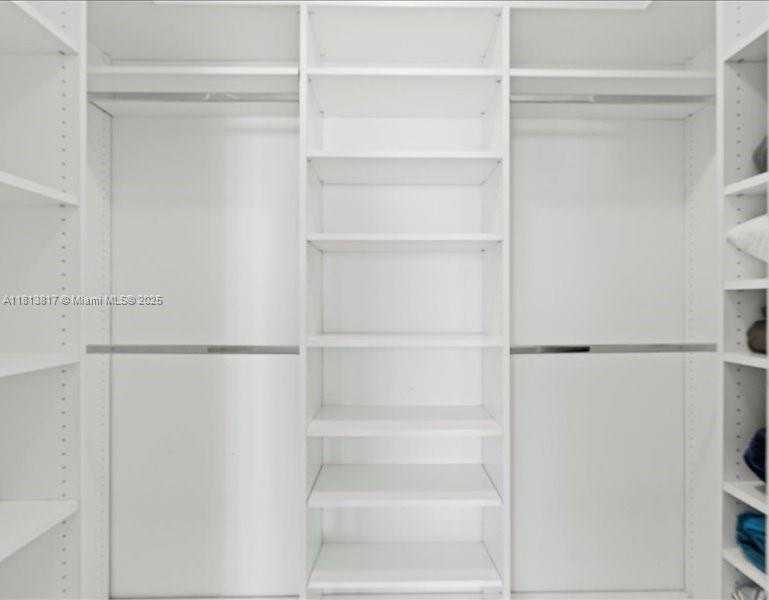 Small Image of 21055 YACHT CLUB DR #1007, Aventura Number 28