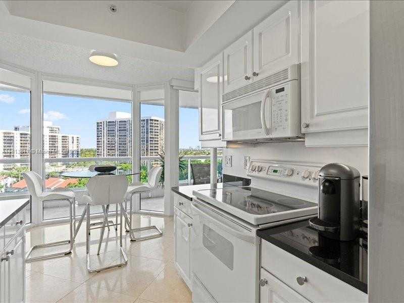 Small Image of 21055 YACHT CLUB DR #1007, Aventura Number 3