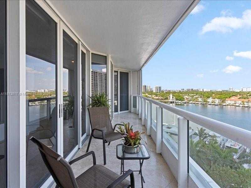 Small Image of 21055 YACHT CLUB DR #1007, Aventura Number 30
