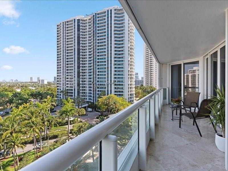 Small Image of 21055 YACHT CLUB DR #1007, Aventura Number 31