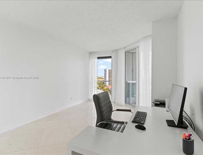 Small Image of 21055 YACHT CLUB DR #1007, Aventura Number 6