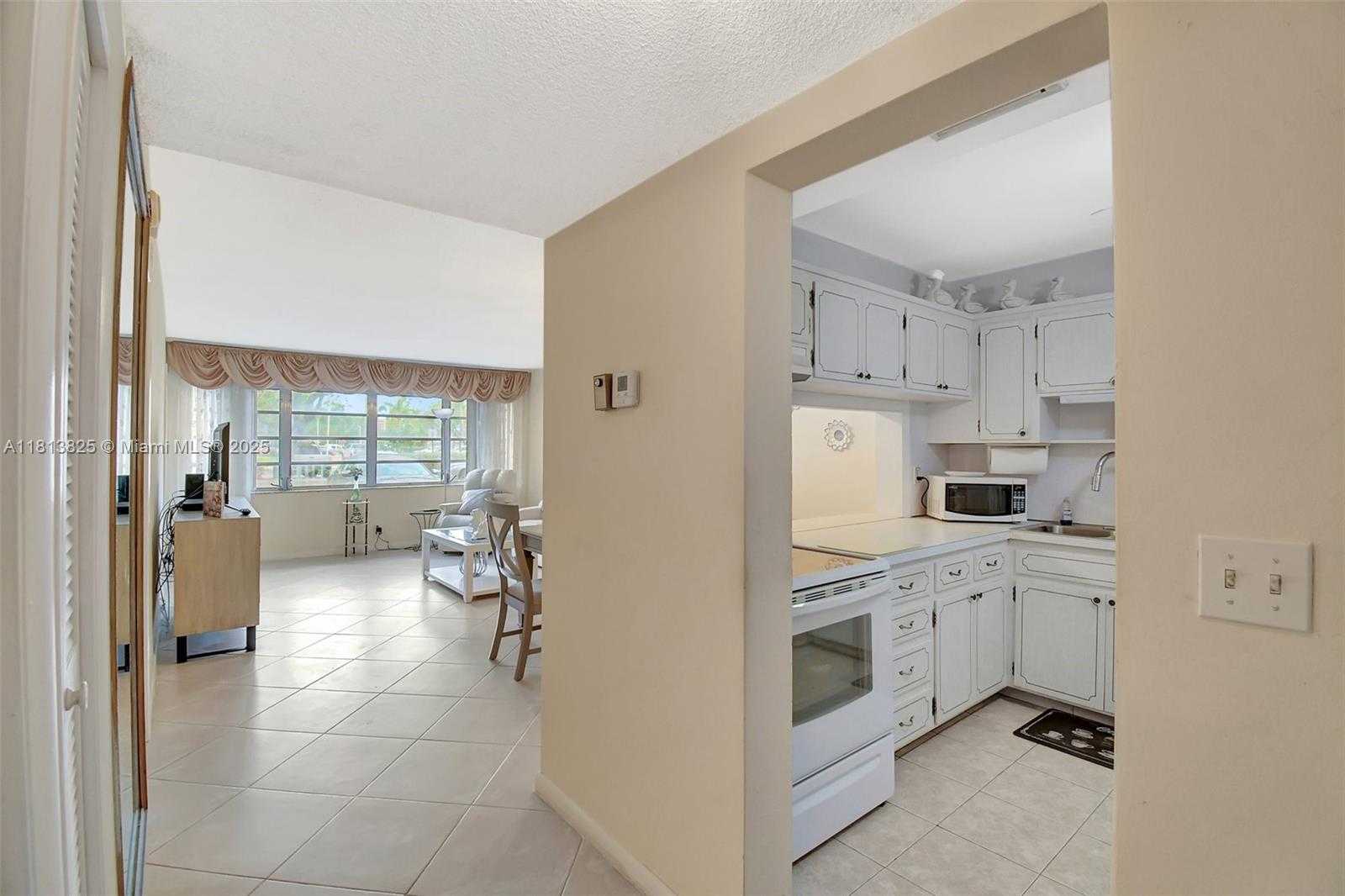 Small Image of 329 SOUTH EAST 3RD ST #103R, Hallandale Beach Number 10