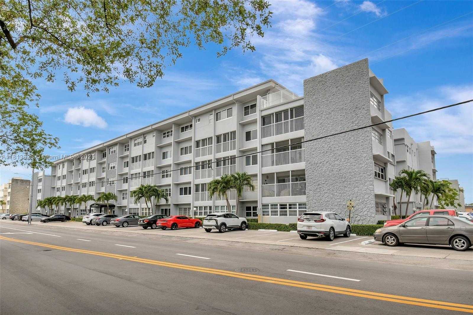 Small Image of 329 SOUTH EAST 3RD ST #103R, Hallandale Beach Number 3