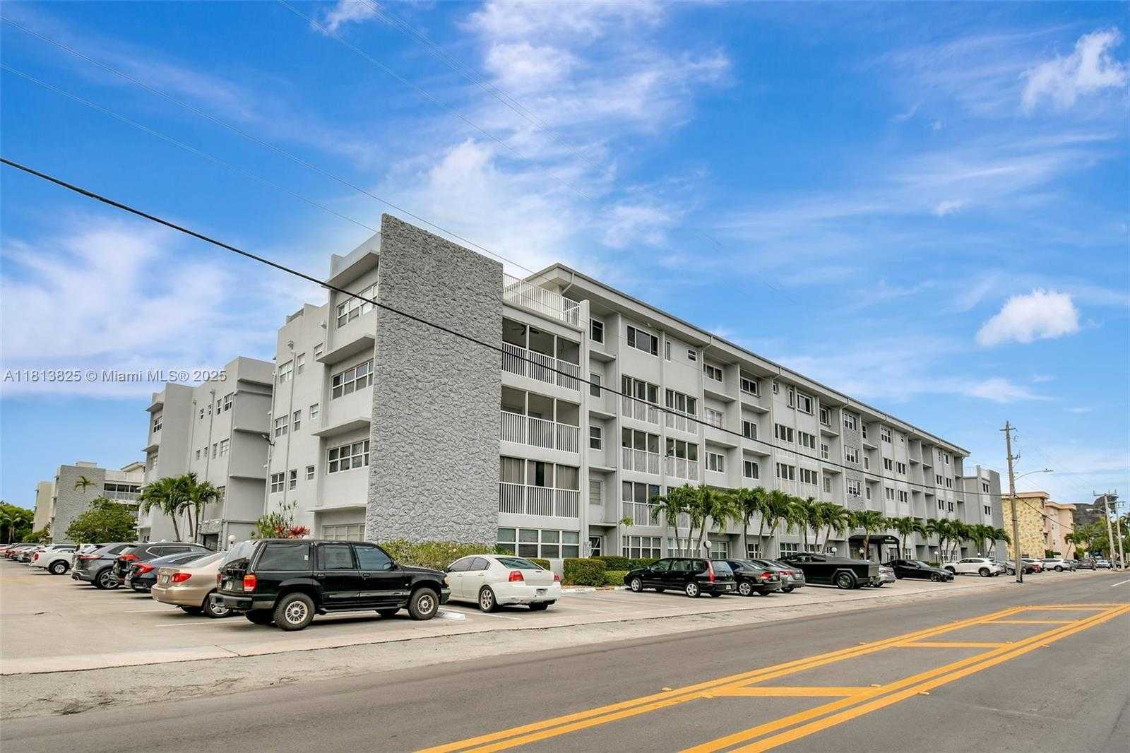 Small Image of 329 SOUTH EAST 3RD ST #103R, Hallandale Beach Number 4