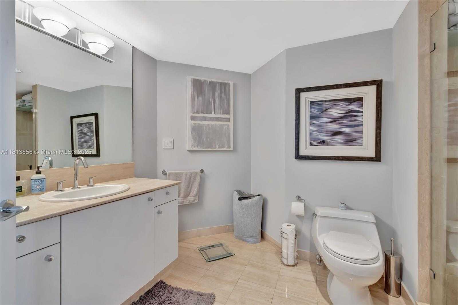 Small Image of 7000 ISLAND BLVD #1701, Aventura Number 24
