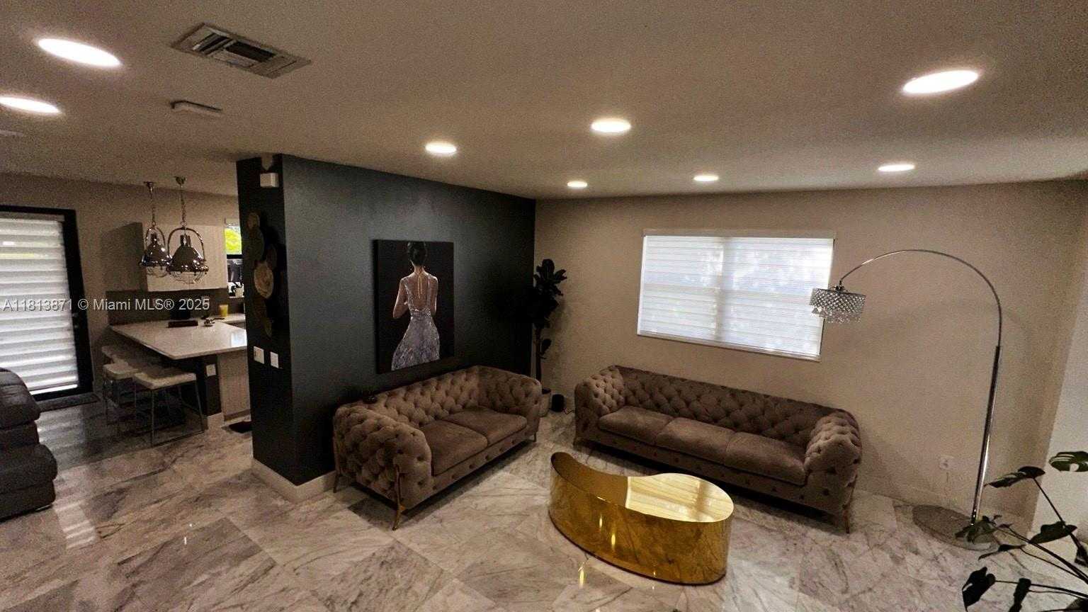 Small Image of 10435 NORTH WEST 79TH TER, Doral Number 3