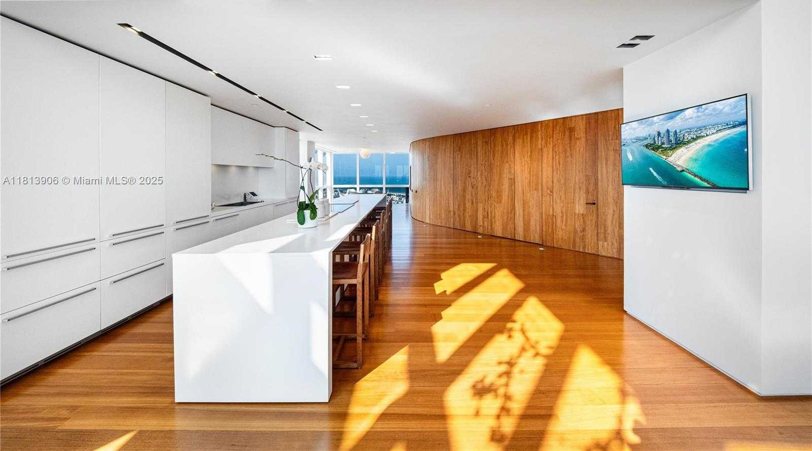 Small Image of 400 ALTON RD #PHA, Miami Beach Number 16