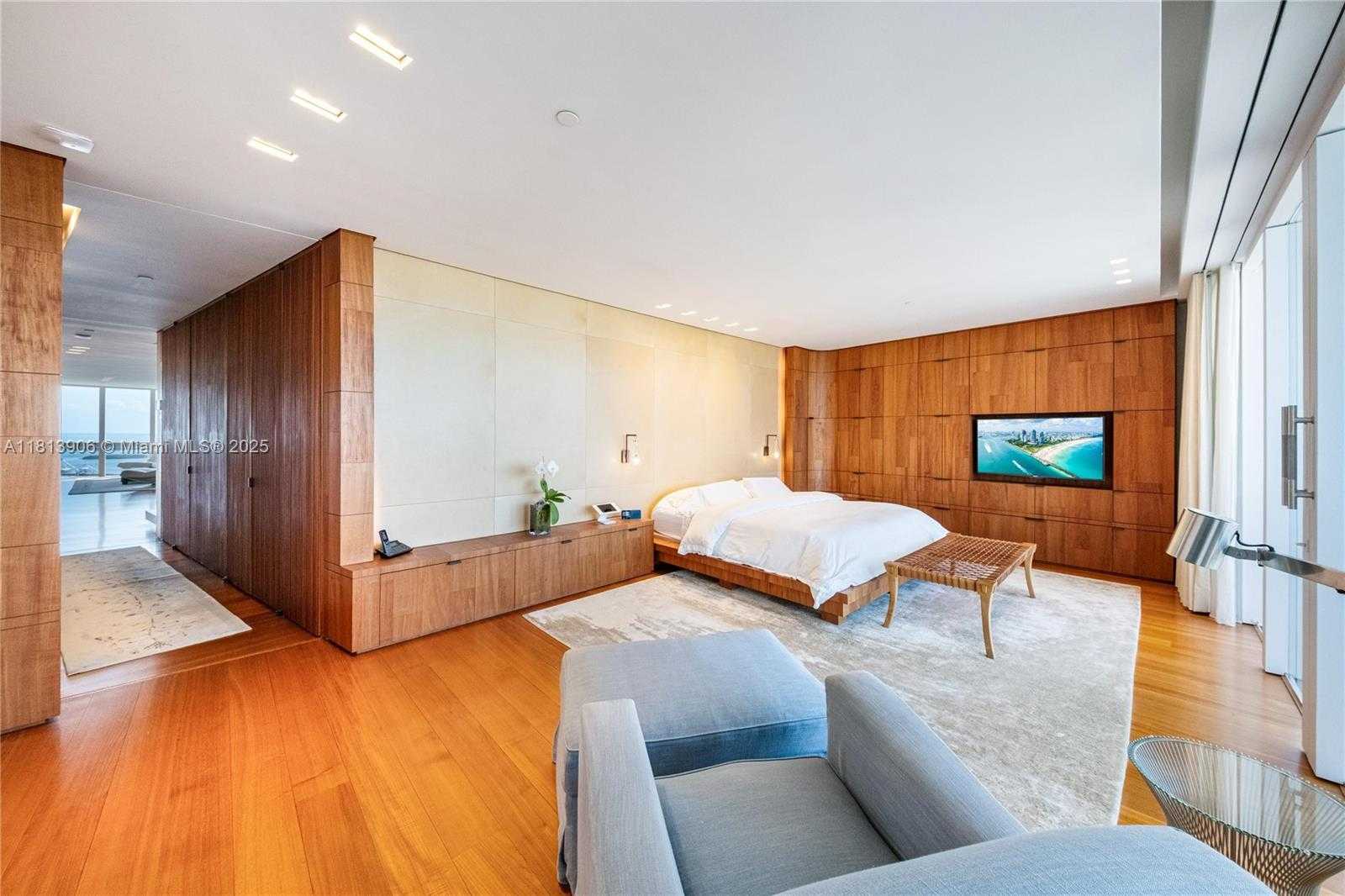 Small Image of 400 ALTON RD #PHA, Miami Beach Number 22