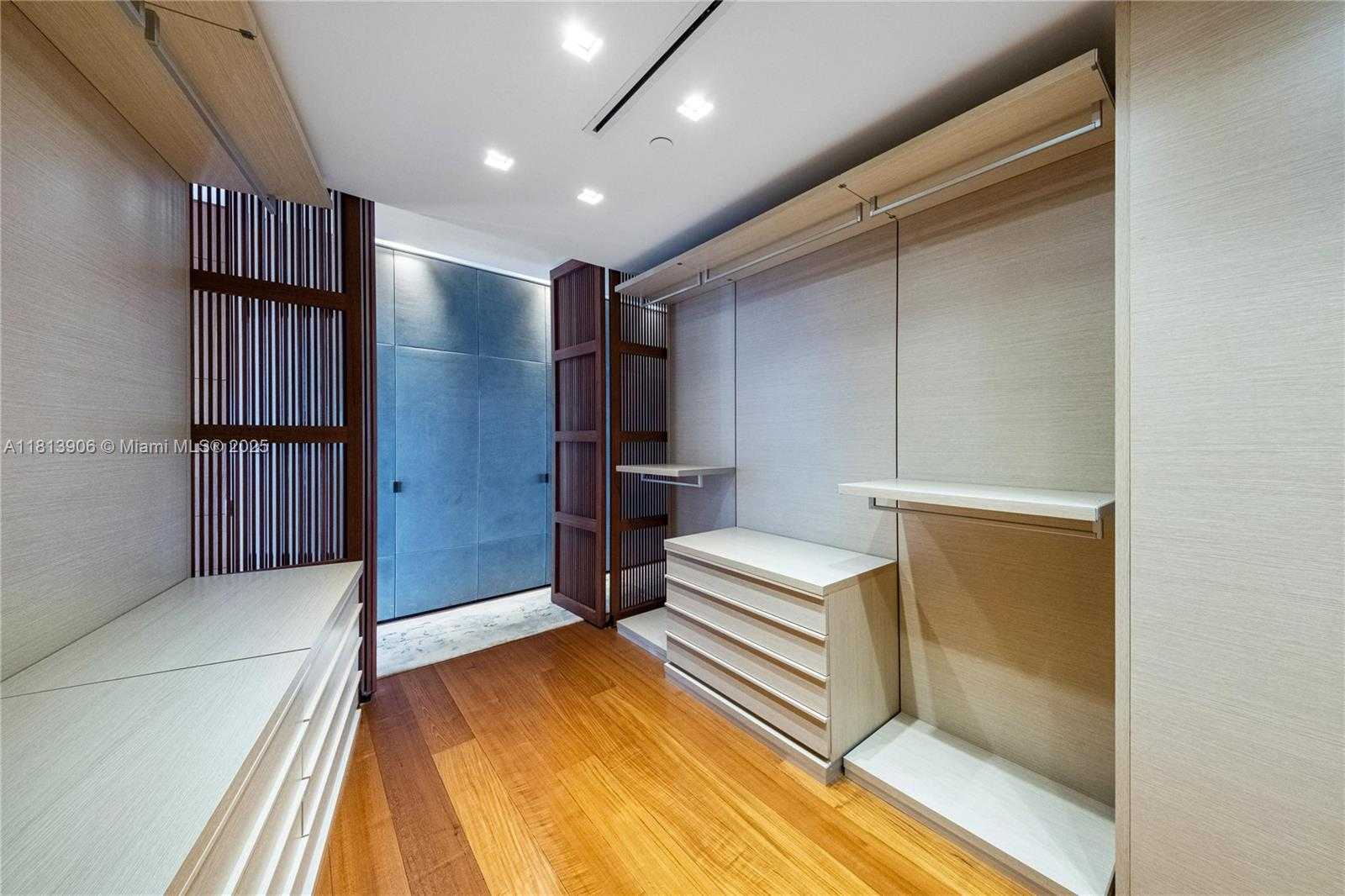 Small Image of 400 ALTON RD #PHA, Miami Beach Number 26
