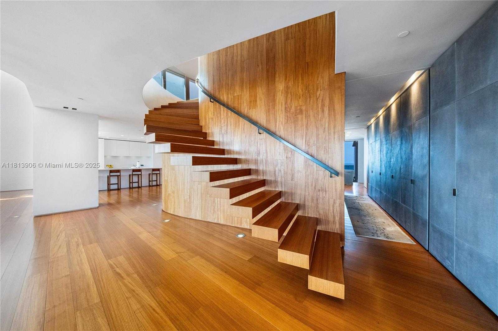 Small Image of 400 ALTON RD #PHA, Miami Beach Number 28